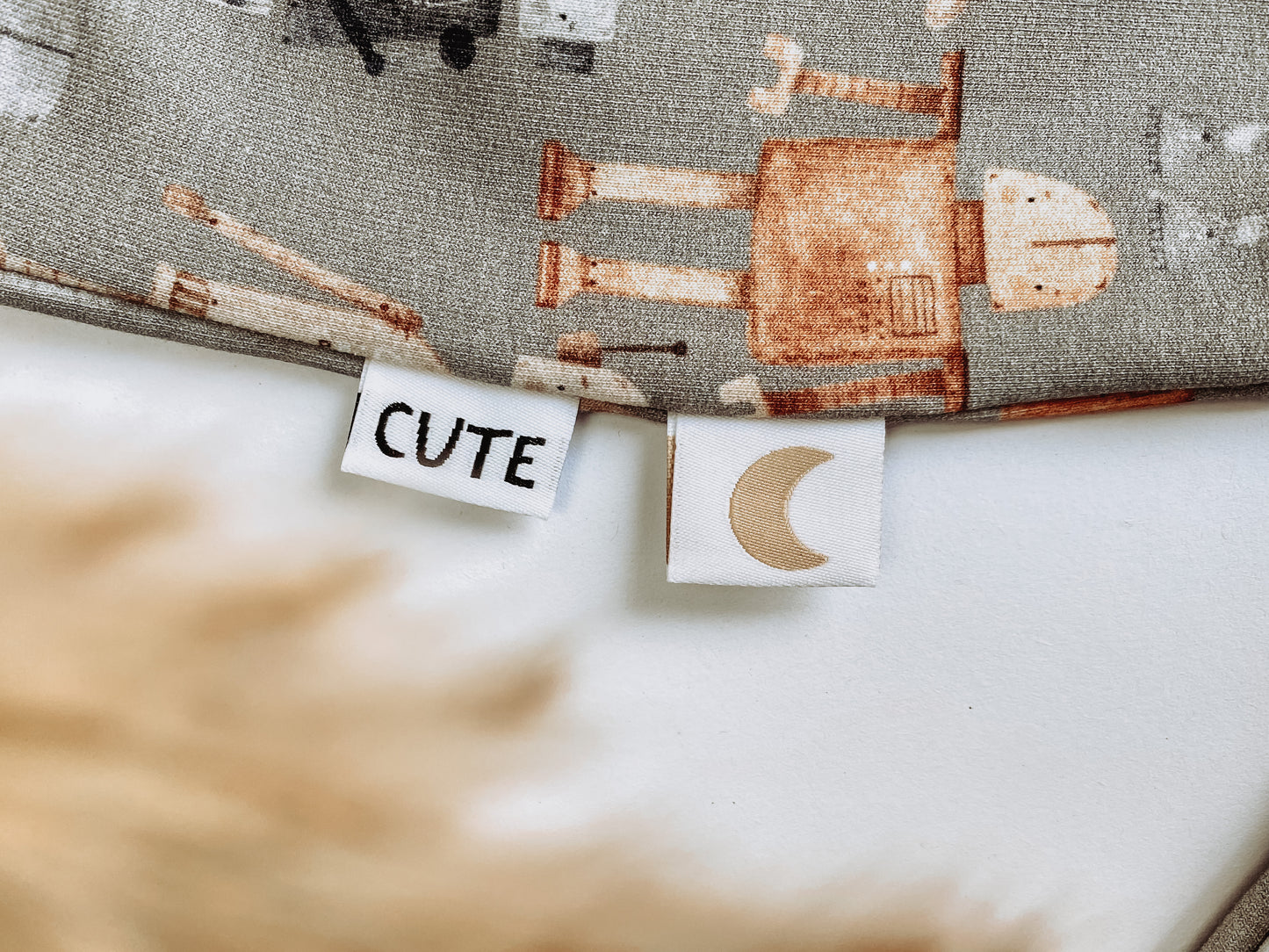 Mond beige Label