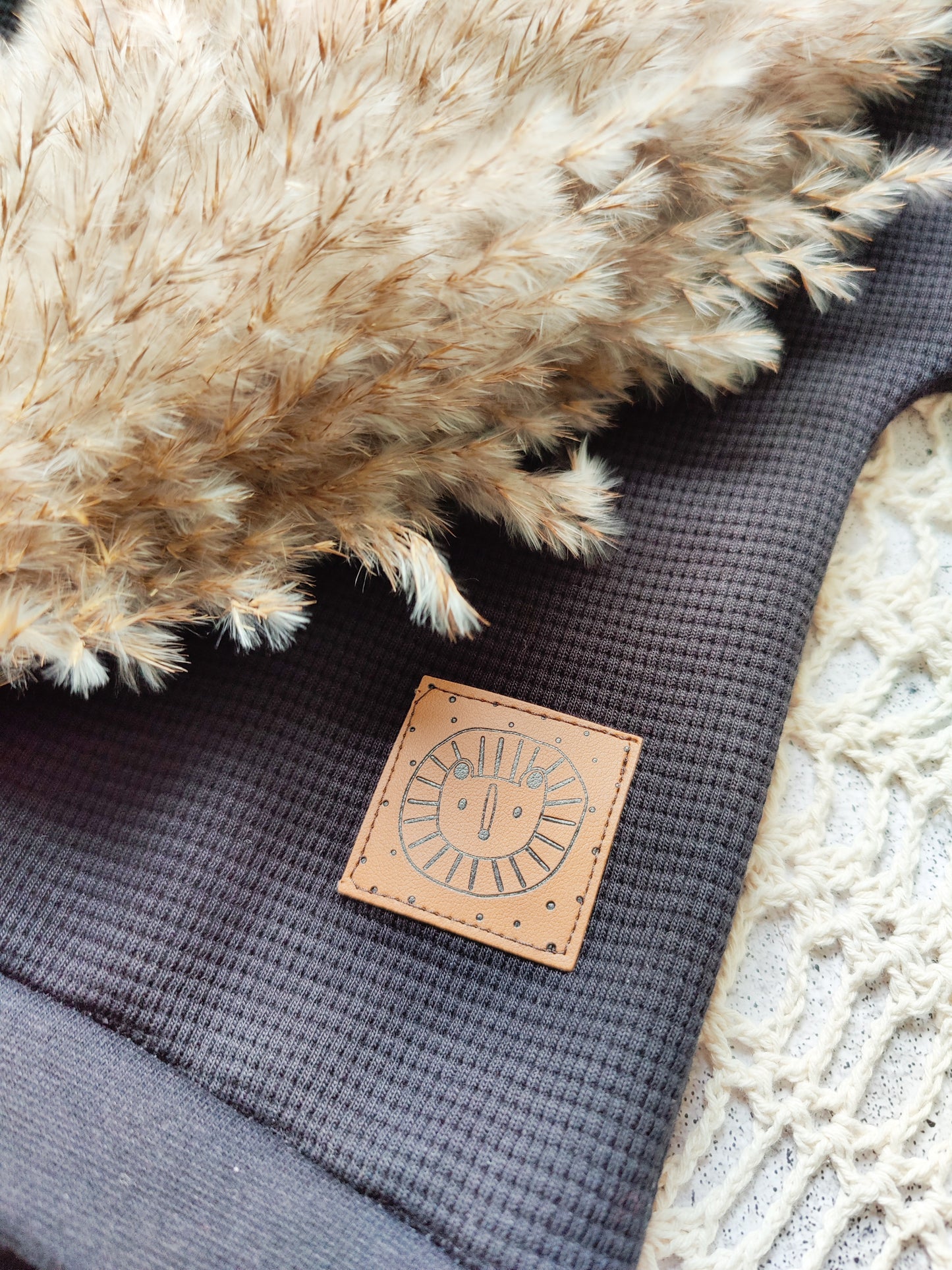 Lion & Dots Label