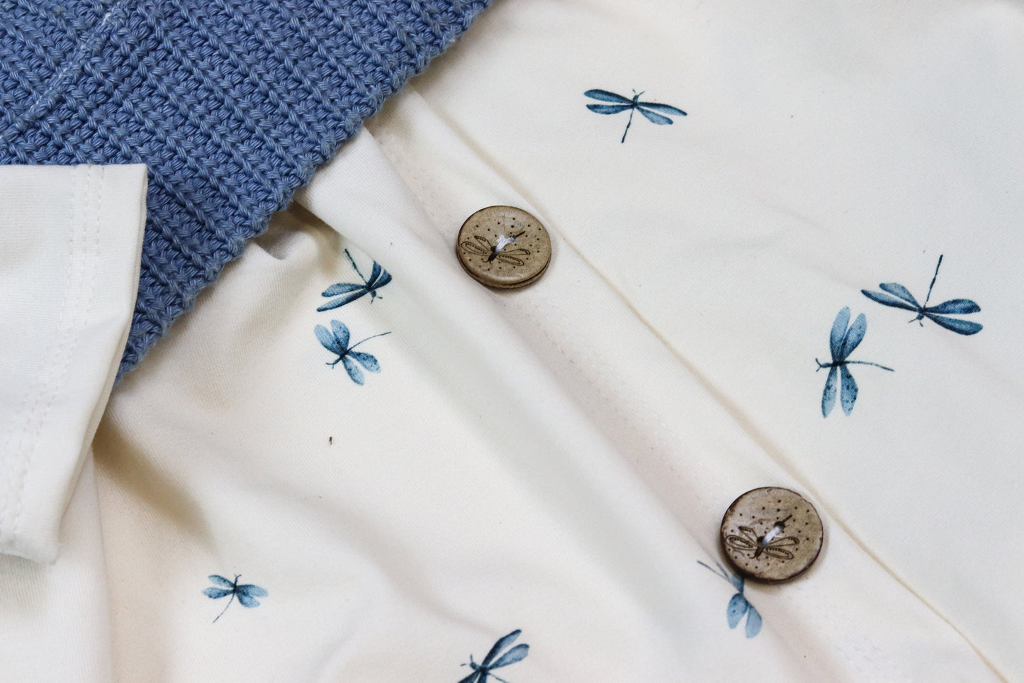 Knopf Libelle & Dots