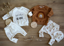 Lade das Bild in den Galerie-Viewer, Rib Jersey cream mit Regenbogen in beige
