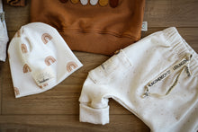 Lade das Bild in den Galerie-Viewer, Rib Jersey cream mit Regenbogen in beige
