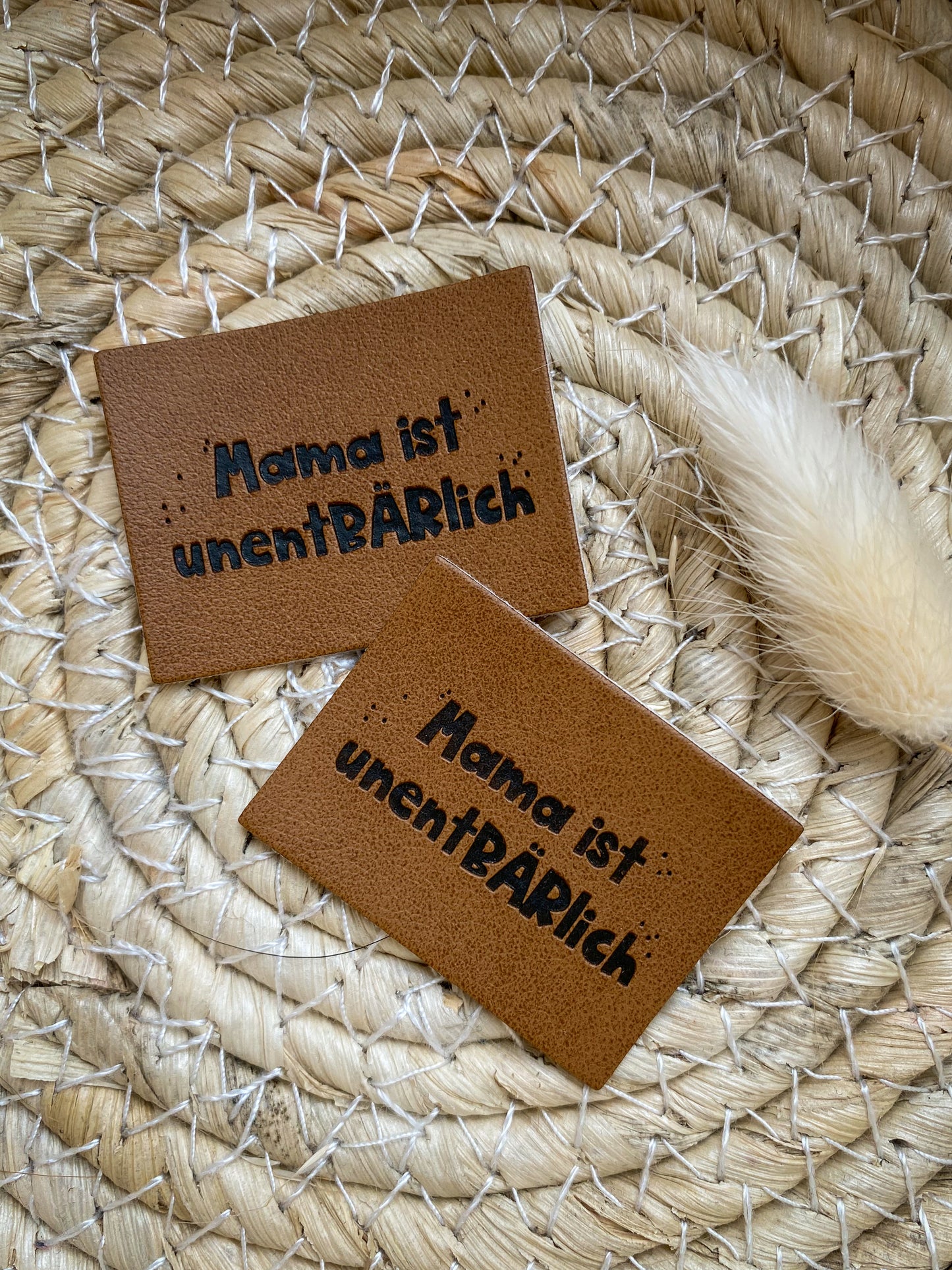 Mama ist unentbärlich Label