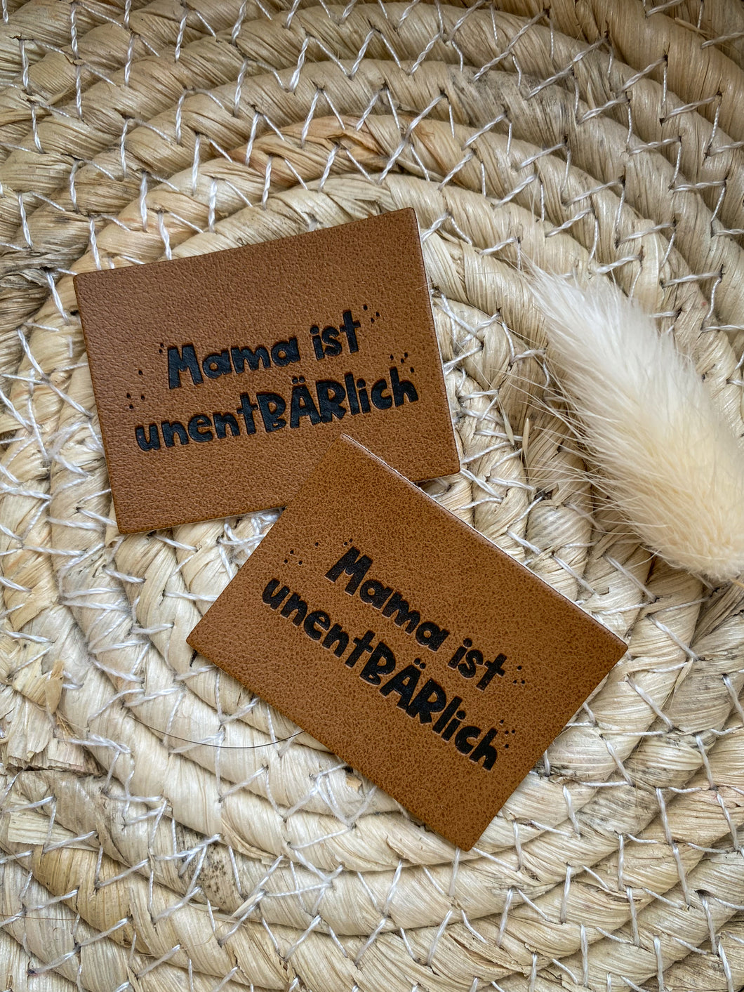 Mama ist unentbärlich Label