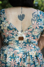 Lade das Bild in den Galerie-Viewer, Retro Blumen petrol
