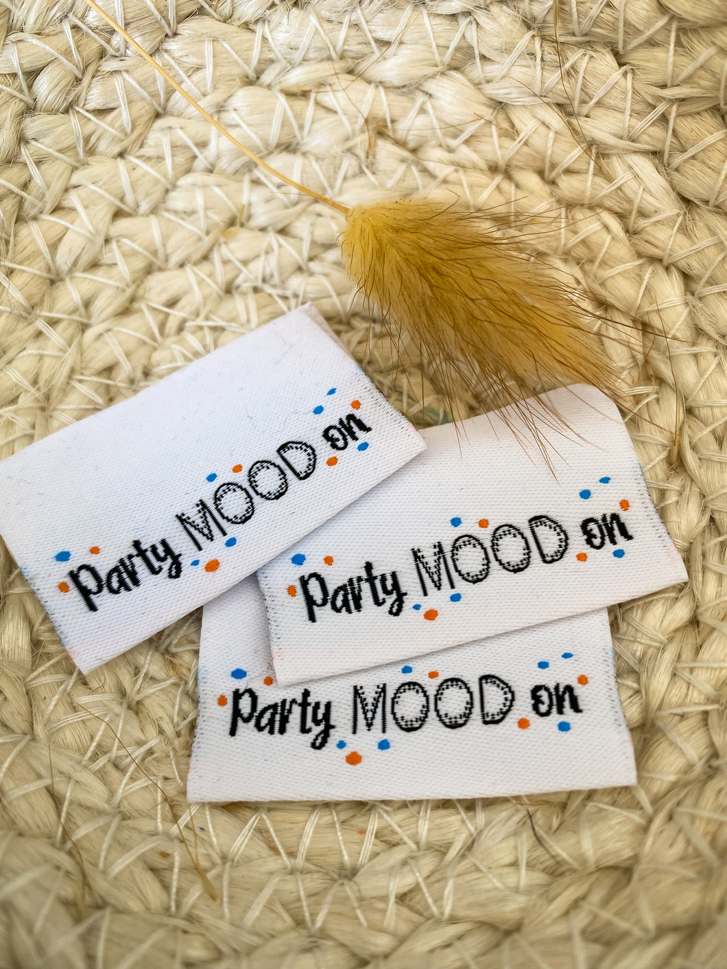 Party mood on web Label