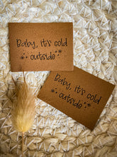 Lade das Bild in den Galerie-Viewer, Baby its cold outside Label

