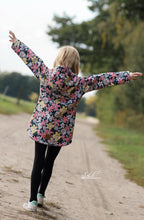 Lade das Bild in den Galerie-Viewer, Retro Blumen schwarz Softshell
