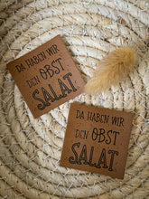 Lade das Bild in den Galerie-Viewer, Da haben wir den Obst Salat Kunstleder Label
