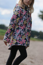 Lade das Bild in den Galerie-Viewer, Retro Blumen schwarz Softshell
