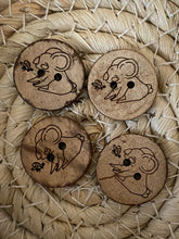 Lade das Bild in den Galerie-Viewer, Knopf Koala Wilby
