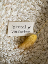 Load image into Gallery viewer, Total verfuchst Baumwoll Label
