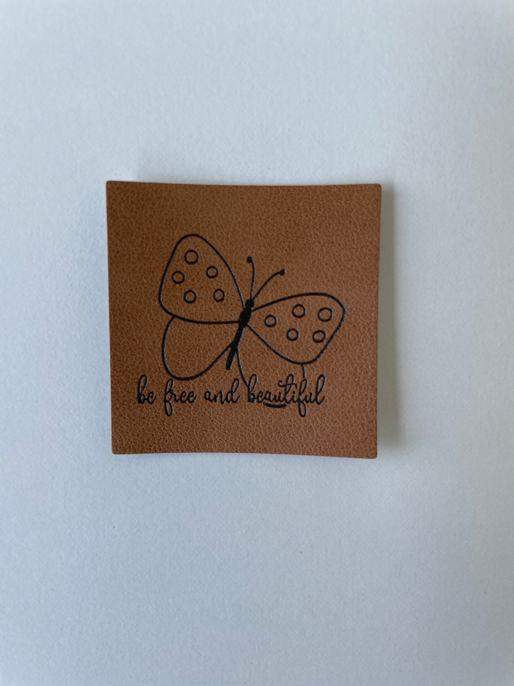Schmetterling „be free and beautiful“ - Kunstleder Label