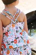 Load image into Gallery viewer, Flowers Emilia (white)
