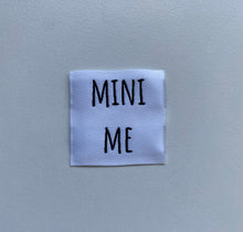 Lade das Bild in den Galerie-Viewer, Mini Me Label
