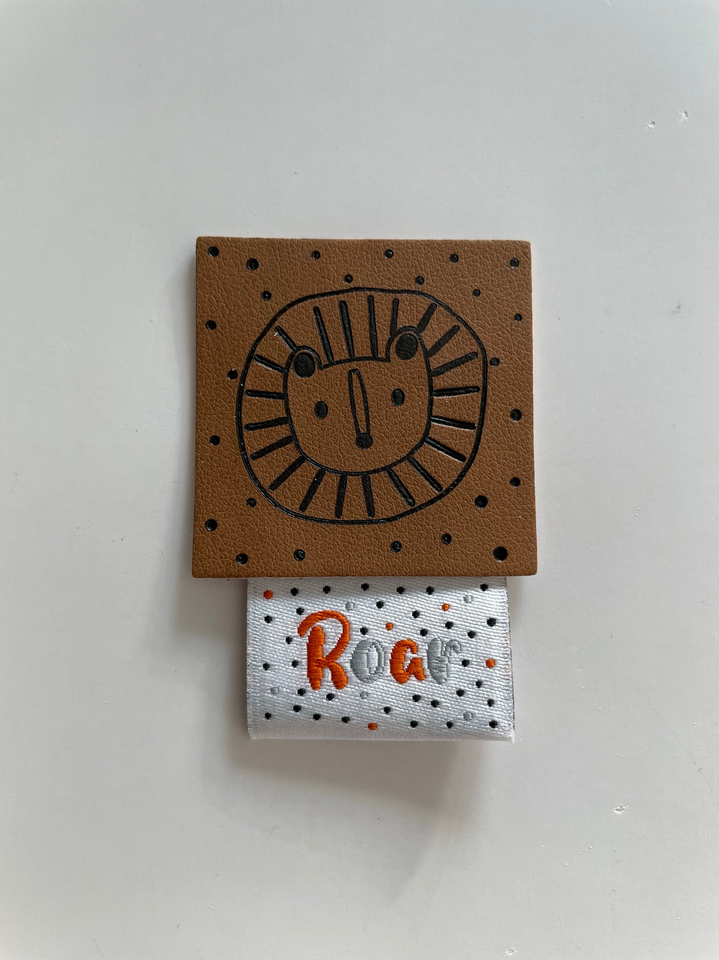 Lion & Dots Label