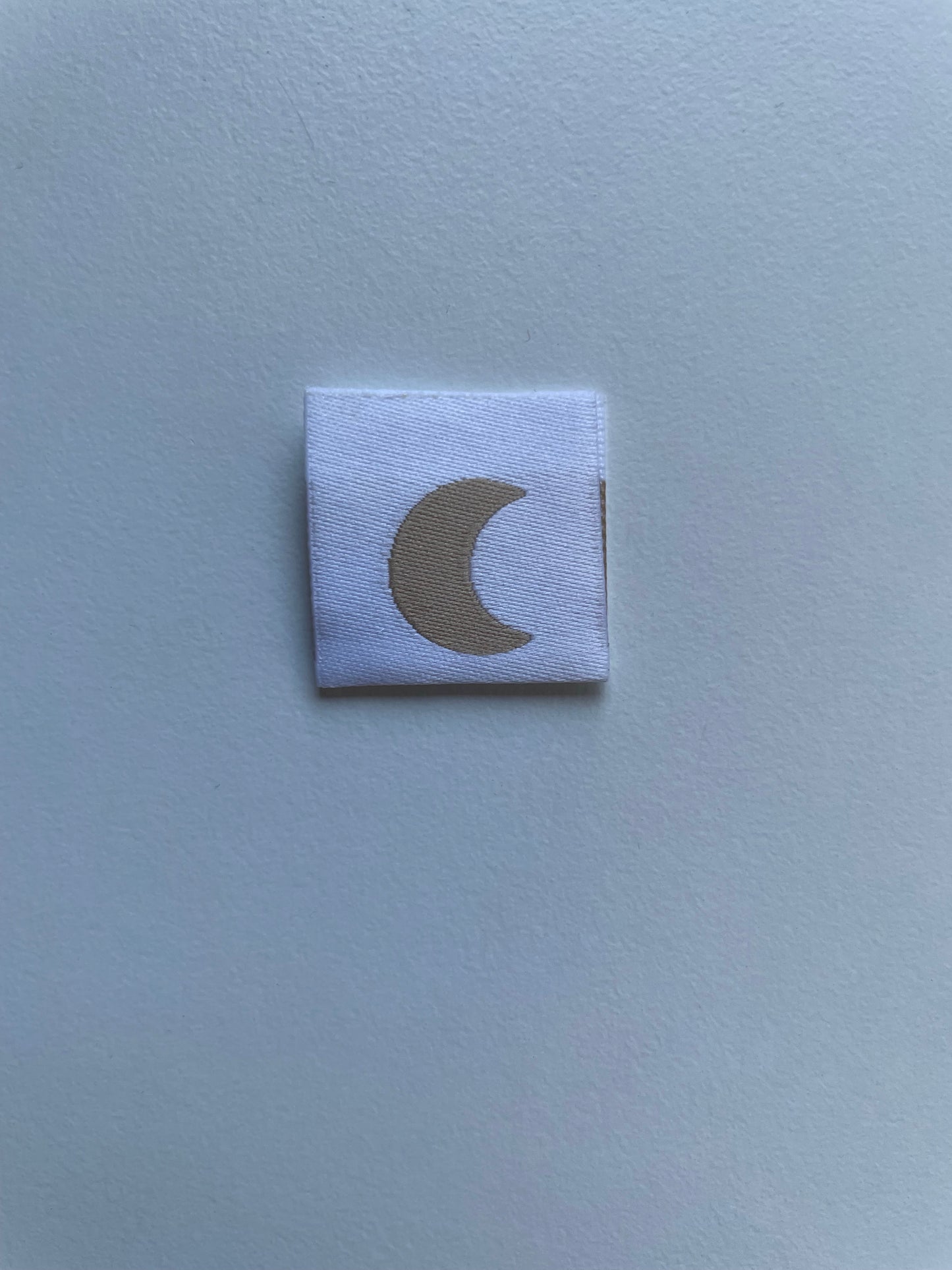 Mond beige Label