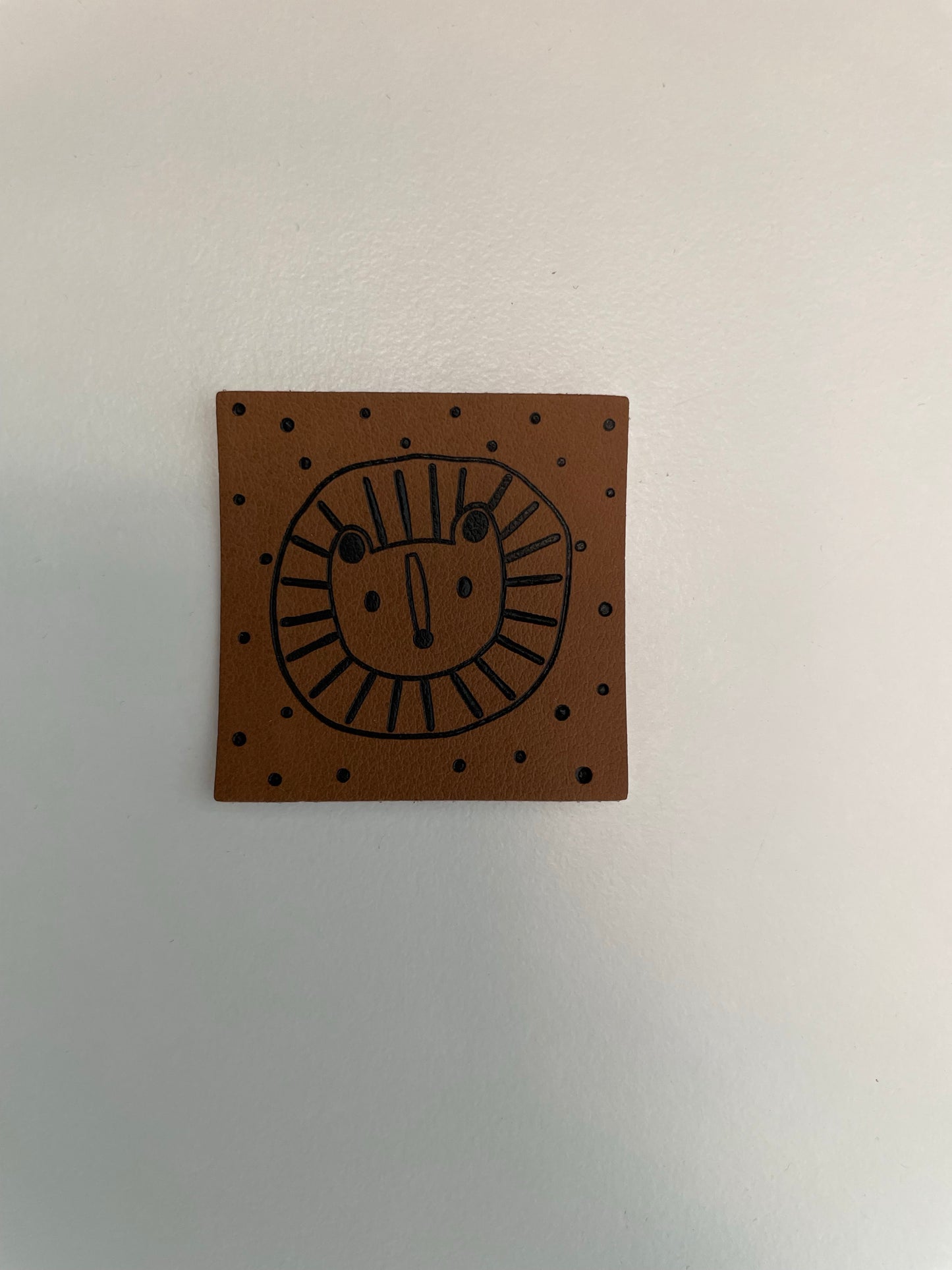 Lion & Dots Label